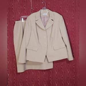 NYP SUITS 2 Piece Sz 20W Beige Collared Button Long Sleeve Skirt Suit Women's